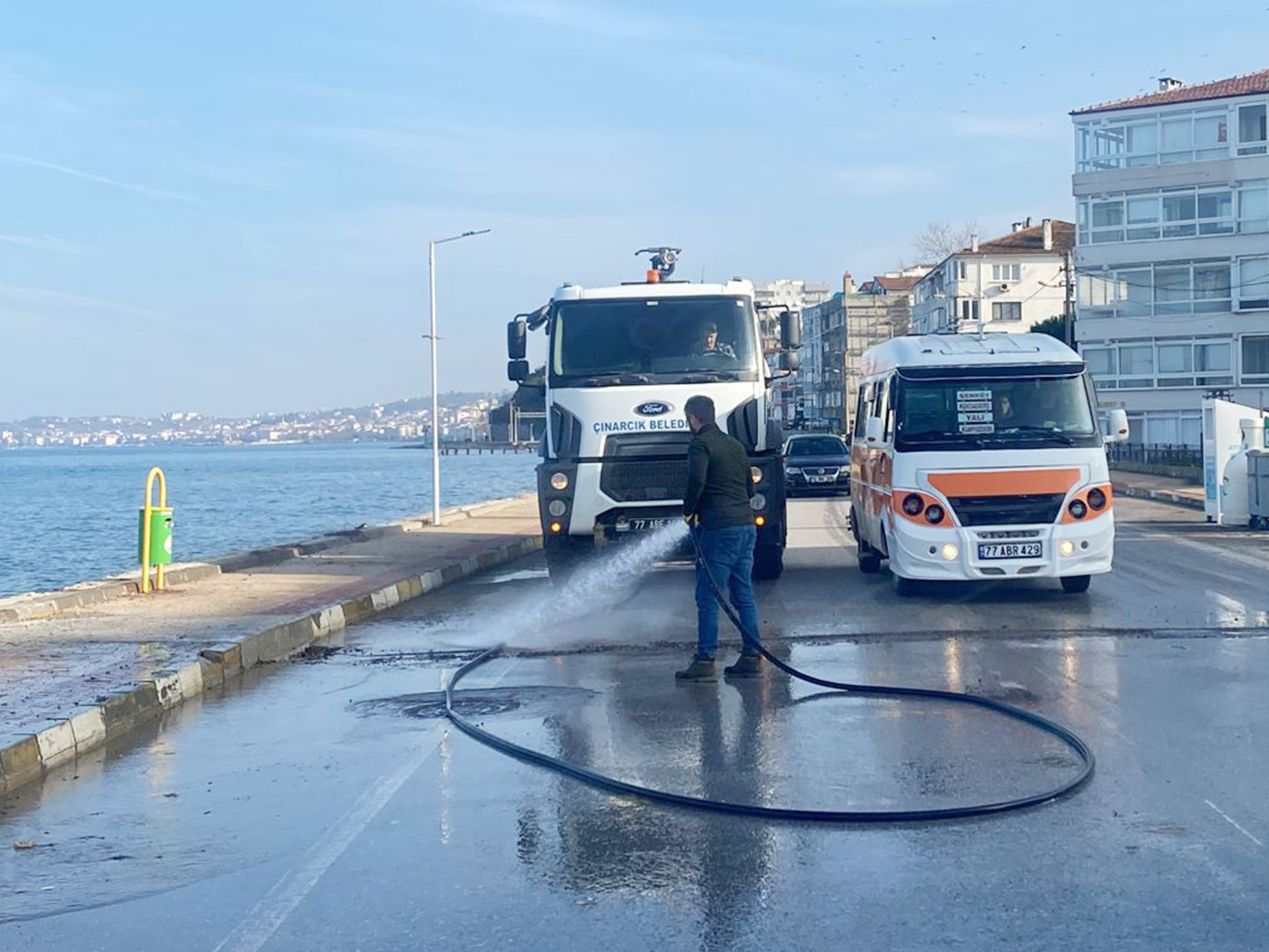 Çınarcık’ta Yağmur Sonrası İlçe Genelinde Temizlik Çalışması (3)