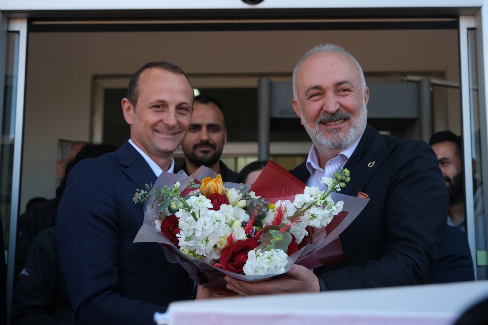 Görevi devraldı, ilk imzasını maaşlar için attı (2)