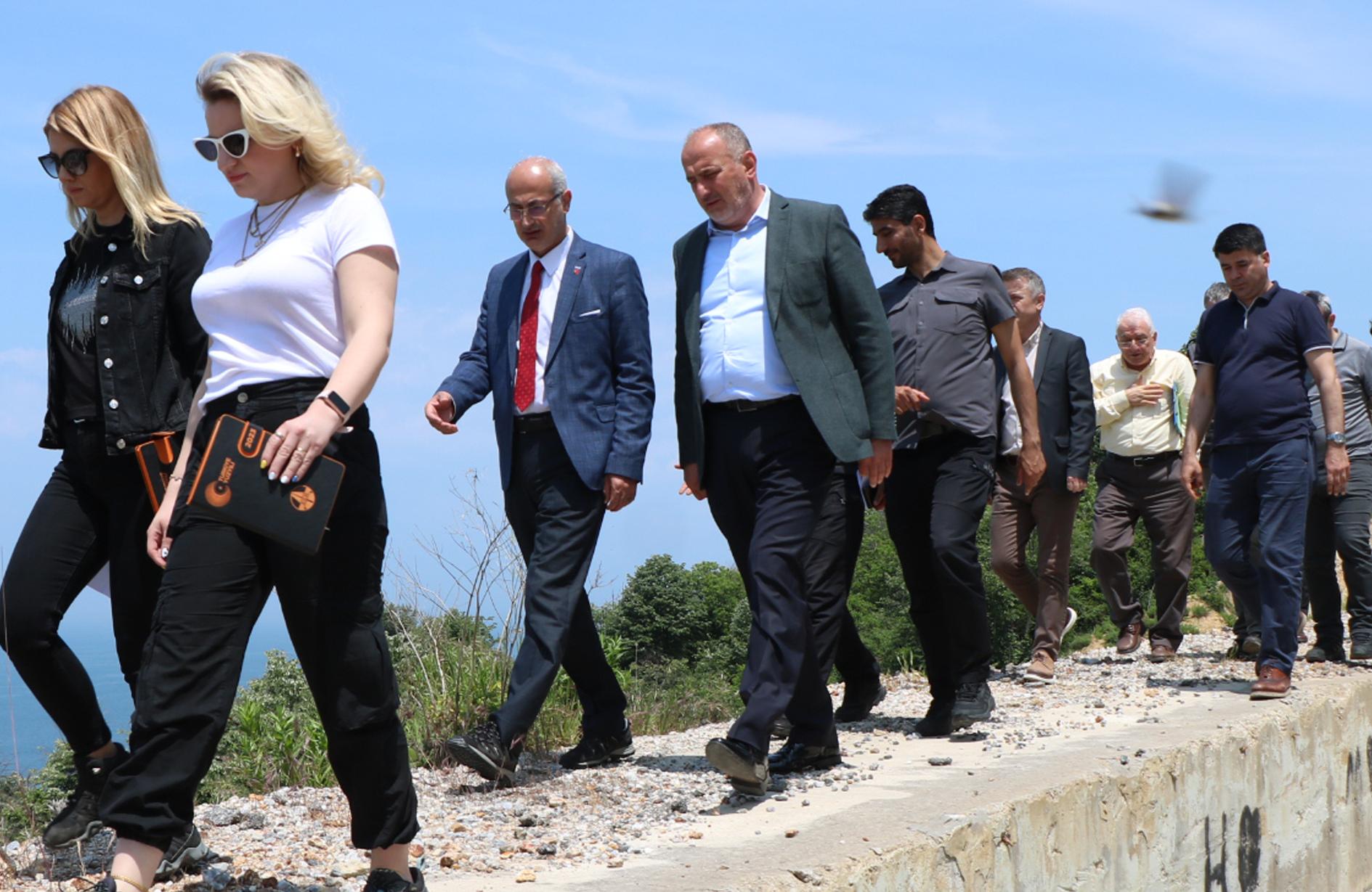 ÇINARCIK’TA KAYAN BÖLGELERDE İNCELEME YAPILDI