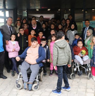 BASKAN-SILPAGAR-OZEL-OGRENCILERLE-BULUSTU-1