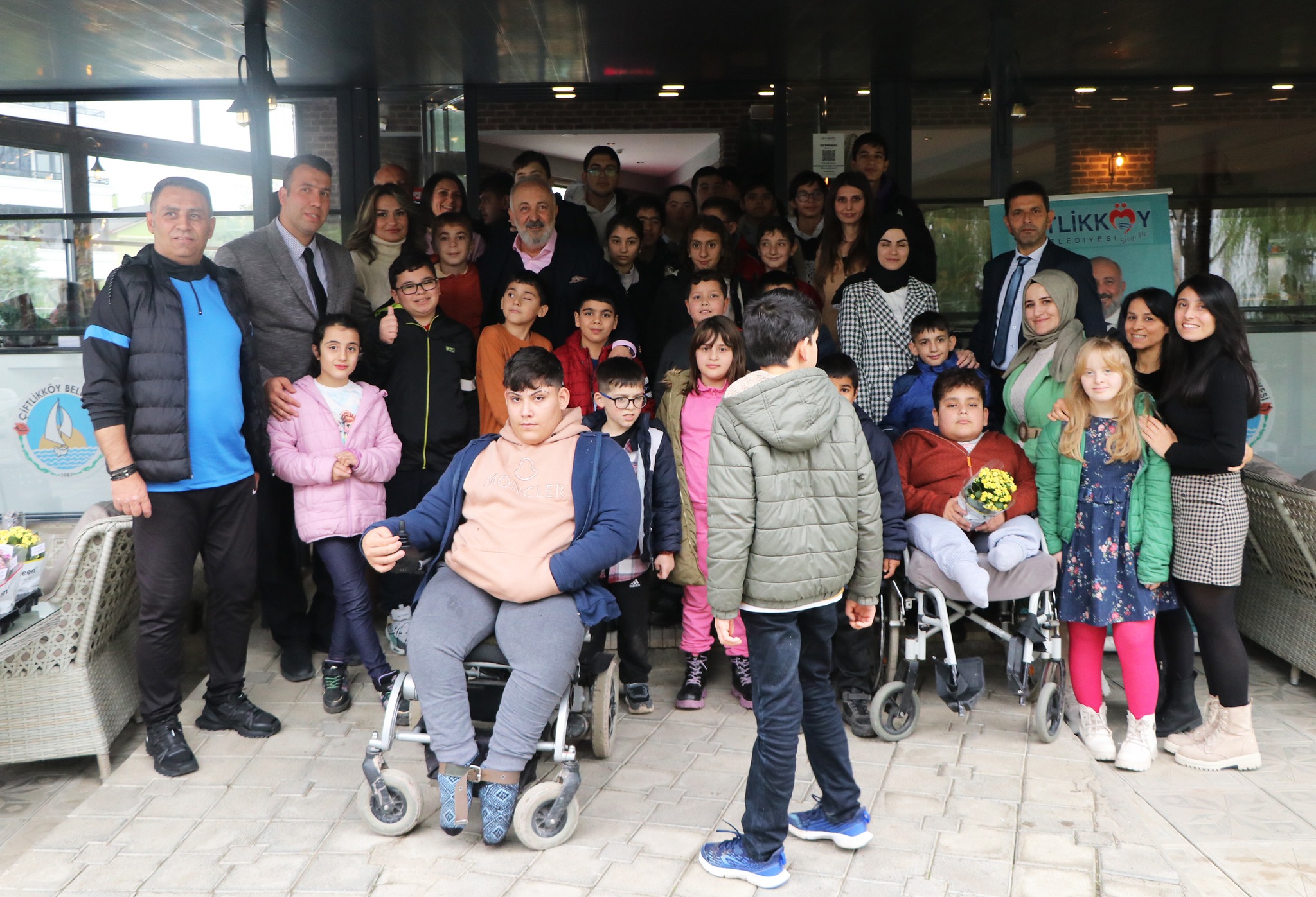 BASKAN-SILPAGAR-OZEL-OGRENCILERLE-BULUSTU-1